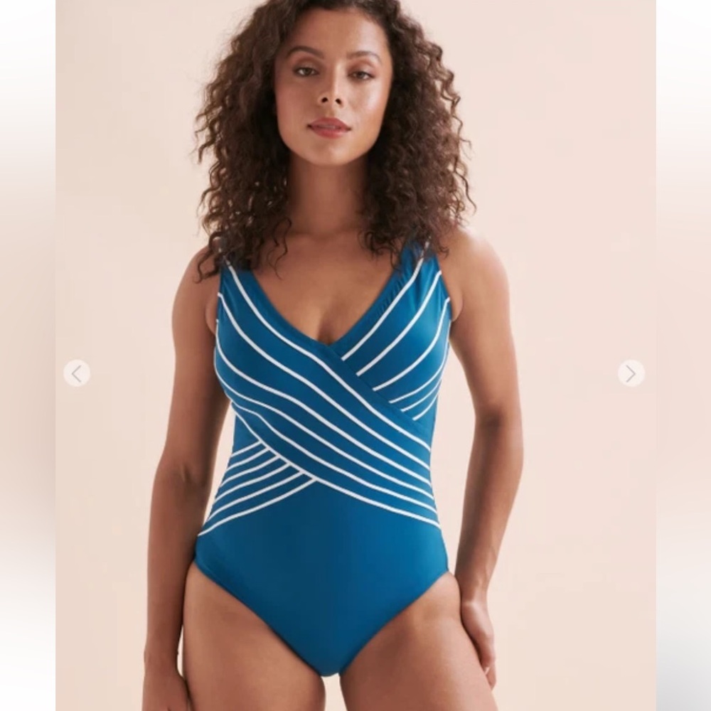 NWT $118 Gottex Embrace V Neck Surplice One Piece Swimsuit col azure 8